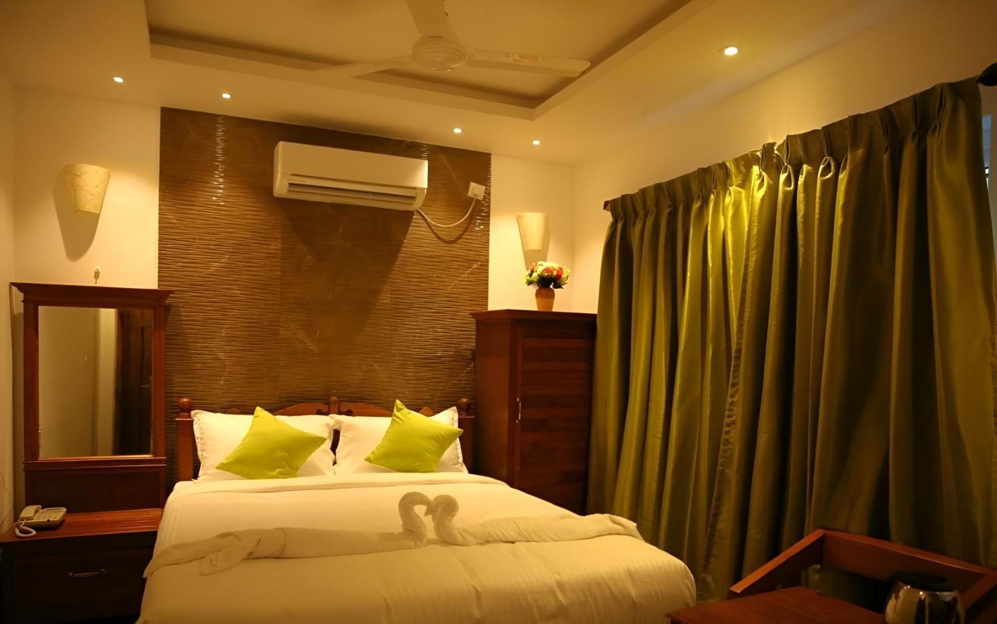 Le Holiday Inn Pondicherry Exterior photo